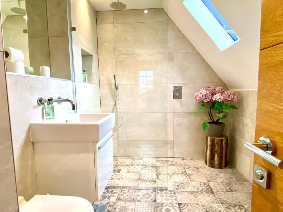 Stunning Little House On Poole Quay - Free Secure Parking & Wifi - In The Heart Of The Old Town - Great Location - Free Parking - Fast Wifi - Smart Tv - Newly Decorated - Sleeps 2! Close To Poole & Bournemouth & Sandbanks Екстер'єр фото